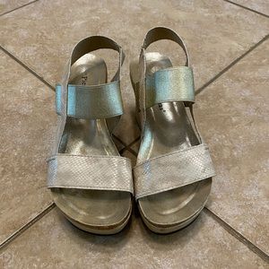 Pierre Dumas - Gold metallic cork wedges